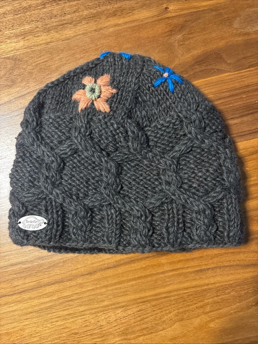 Turtle Fur Adult 100 % Wool Embroidered Floral Fleece-Lined Beanie Dark Gray